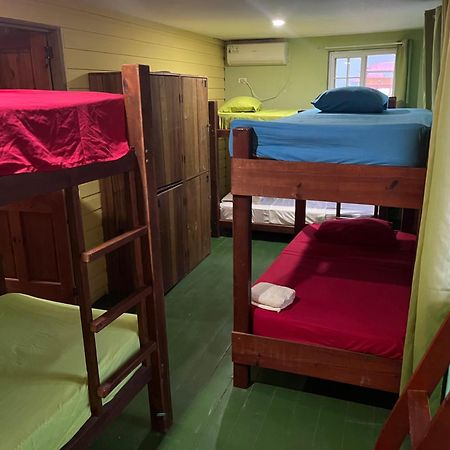 Hostal Cay Бастиментос Екстериор снимка
