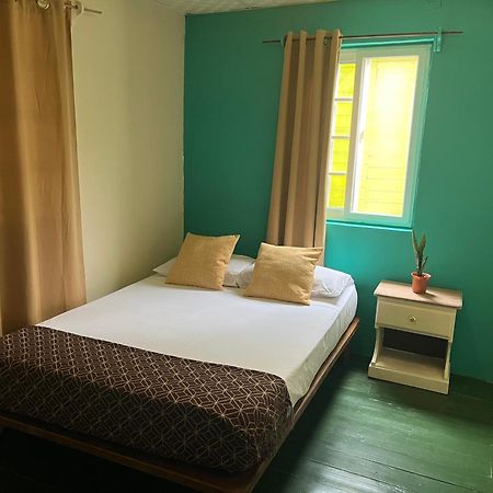 Hostal Cay Бастиментос Екстериор снимка