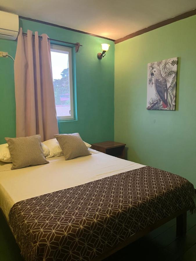 Hostal Cay Бастиментос Екстериор снимка