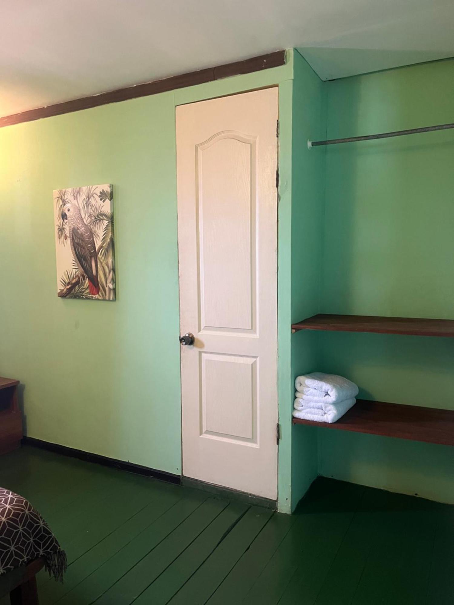 Hostal Cay Бастиментос Екстериор снимка
