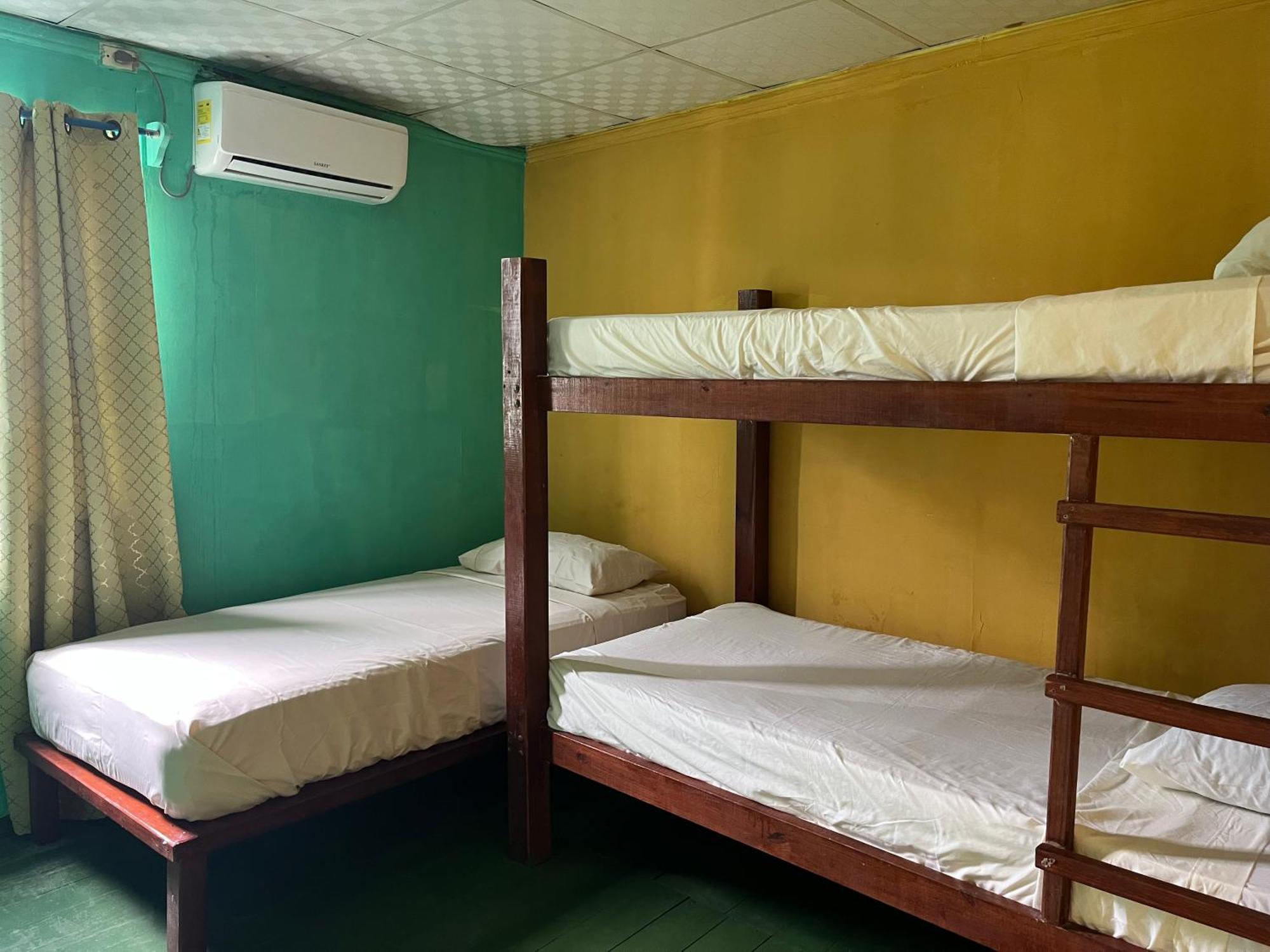 Hostal Cay Бастиментос Екстериор снимка