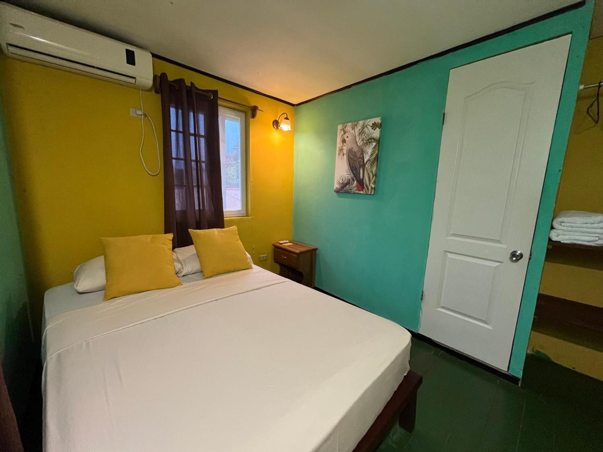 Hostal Cay Бастиментос Екстериор снимка