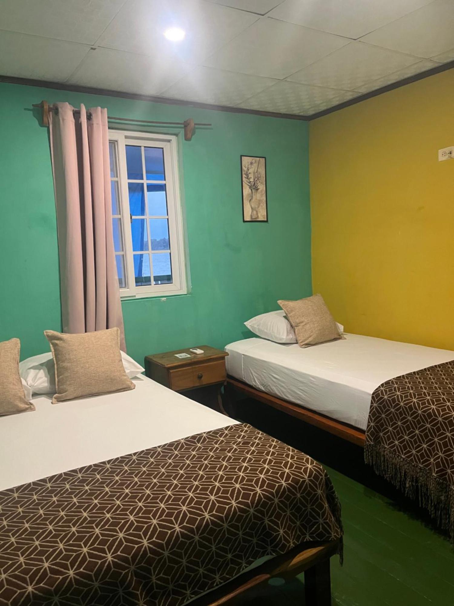 Hostal Cay Бастиментос Екстериор снимка