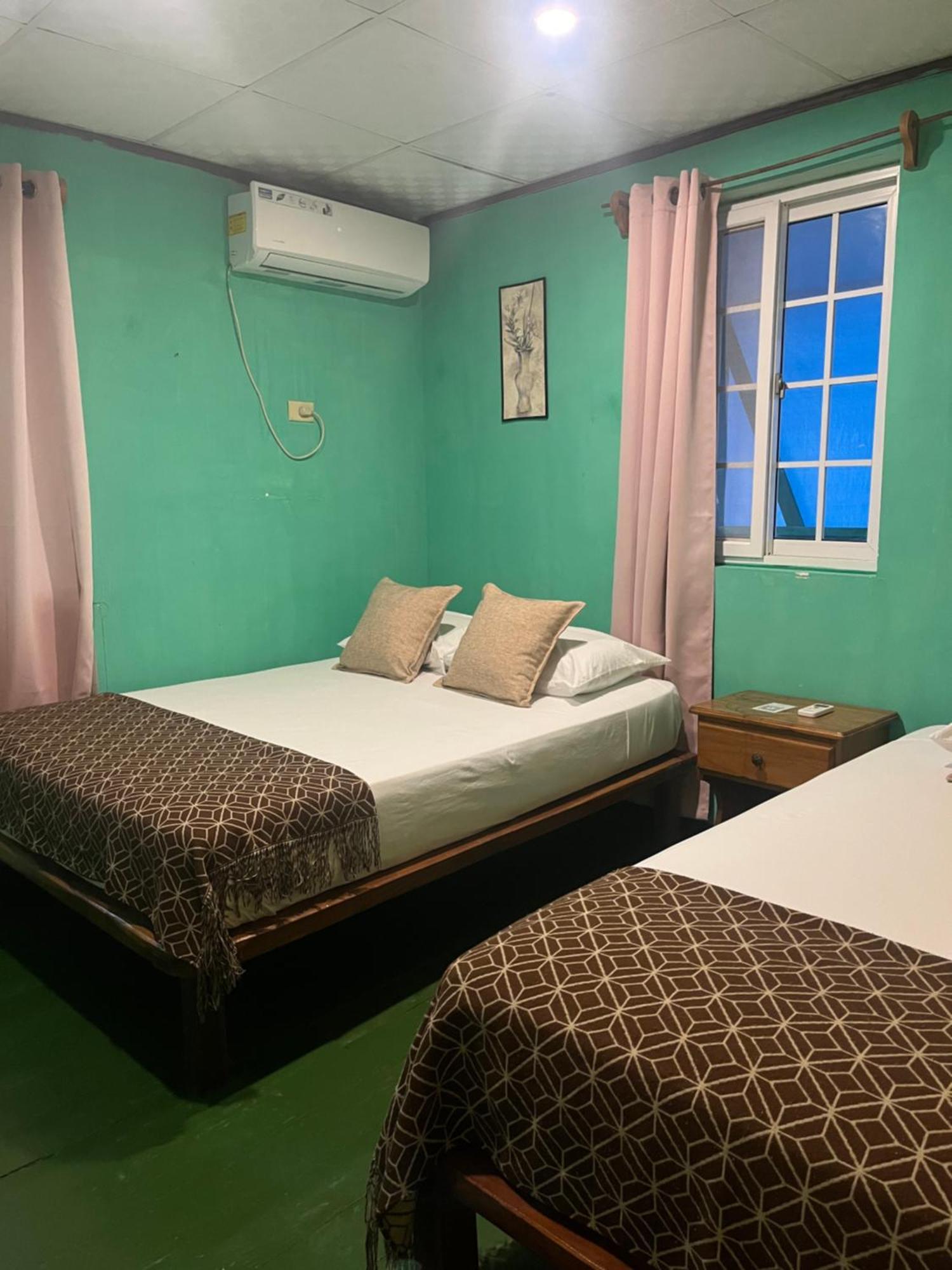 Hostal Cay Бастиментос Екстериор снимка